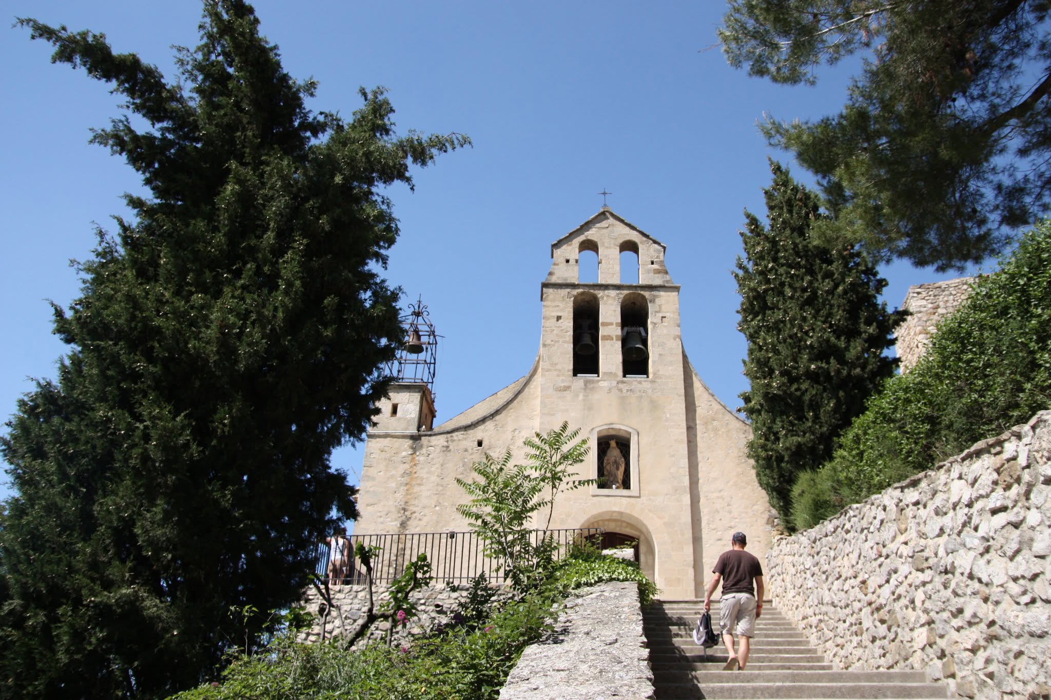 Montée d'escaliers vers la chapelle Saint Côme